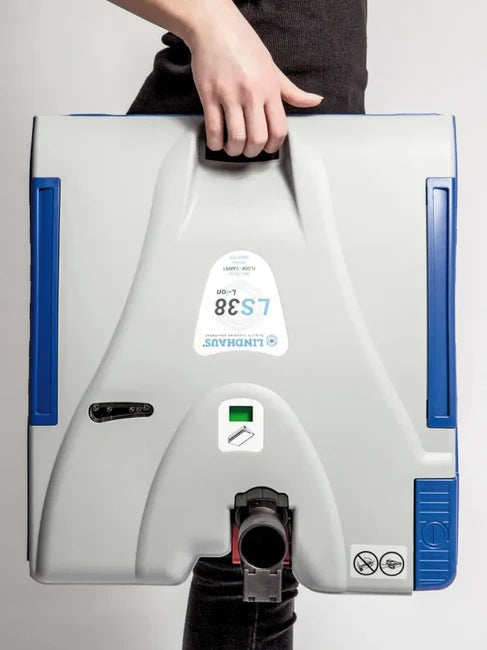 Lindhaus LS38 Electric in use