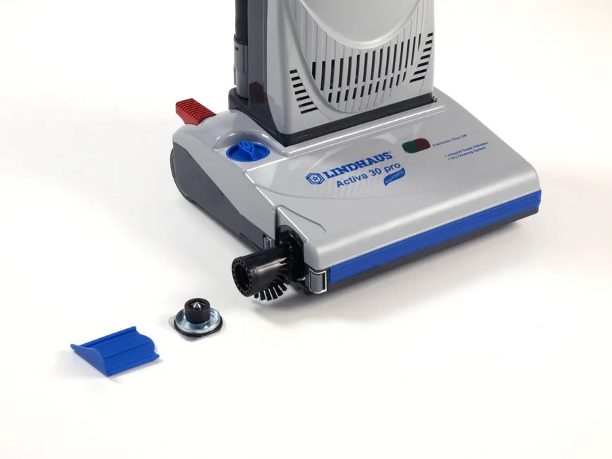 Tool-free brush roll change on the Lindhaus Activa 30 Pro Eco Force