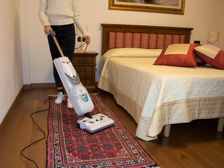 Lindhaus Linda HEPA Eco 7 lightweight vacuum in use