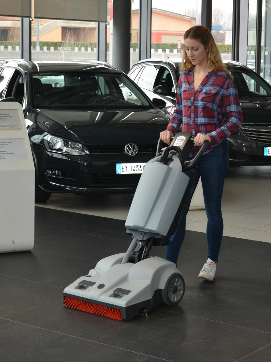 Lindhaus LW46 Hybrid cleaning a showroom floor